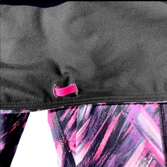 Victoria’s Secret Knockout 7/8ths Leggings - Picture 3 of 7
